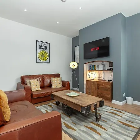 Park House - Large 3 Bedroom Victorian House, 10 Mins From Manchester-2